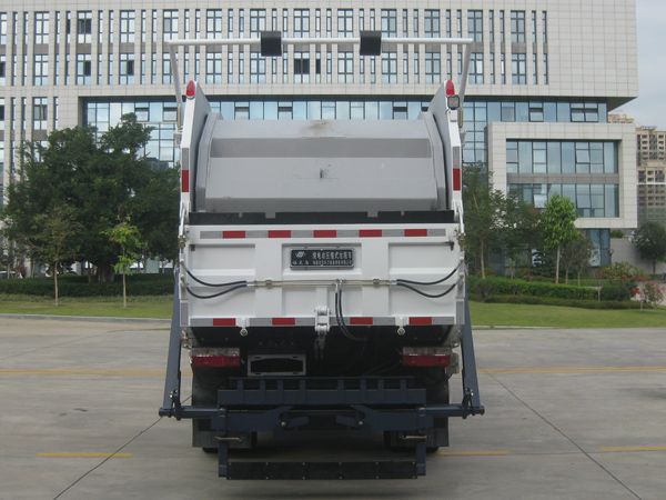 福龙马牌FLM5080ZYSDGBEVGW纯电动压缩式垃圾车公告图片