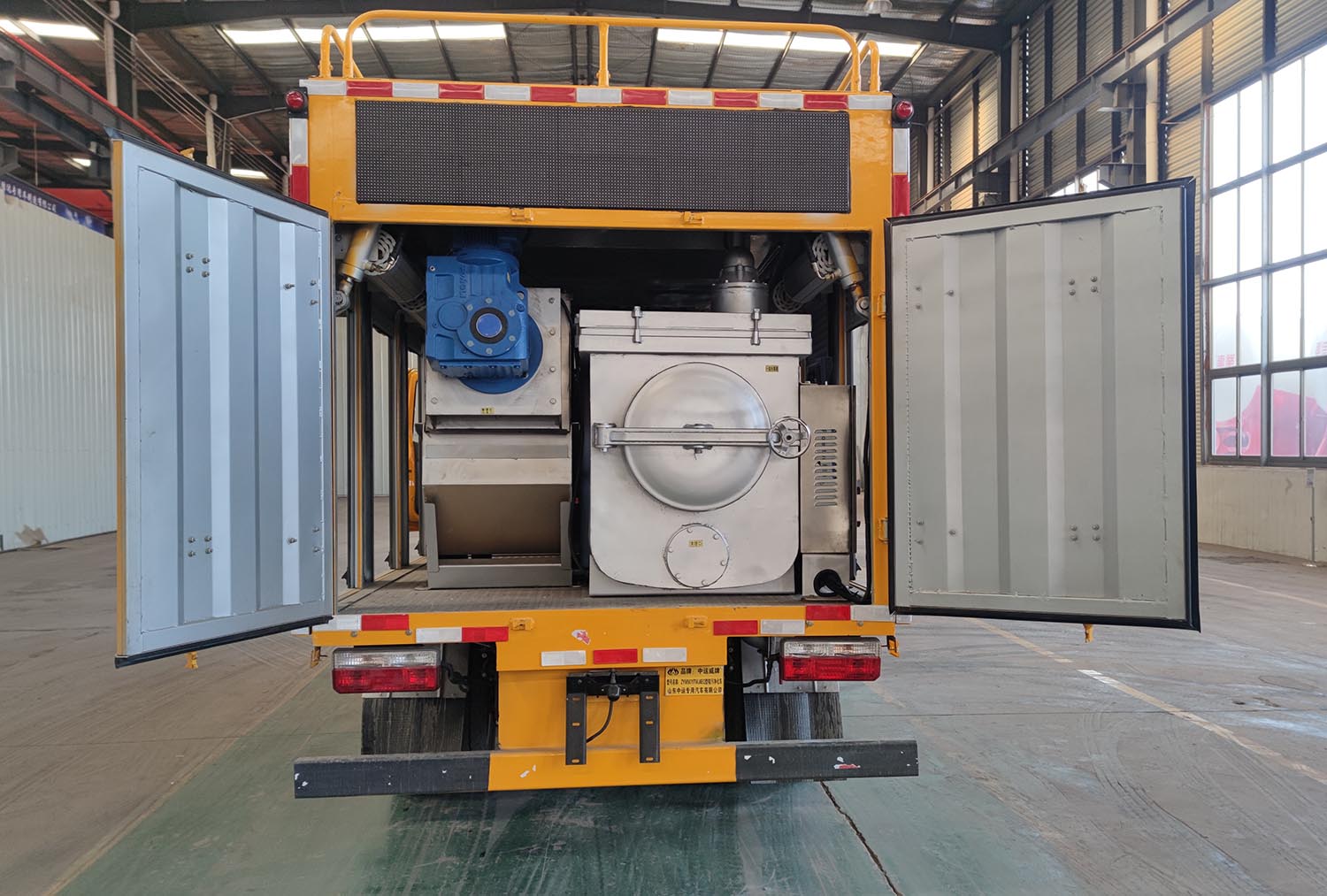 中運威牌ZYW5070TWJ6EQ吸污凈化車公告圖片