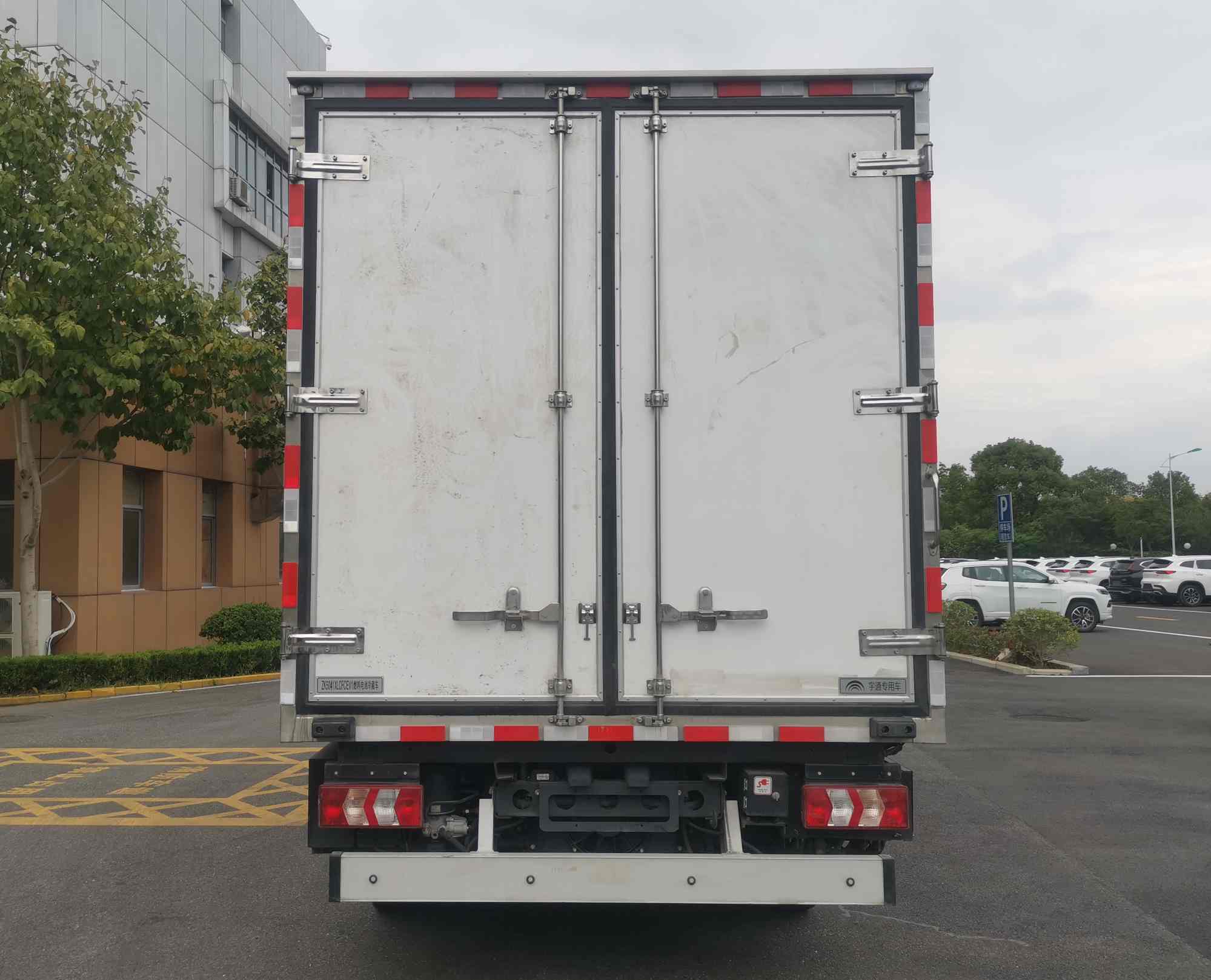 宇通牌ZK5041XLCFCEV1燃料電池冷藏車公告圖片