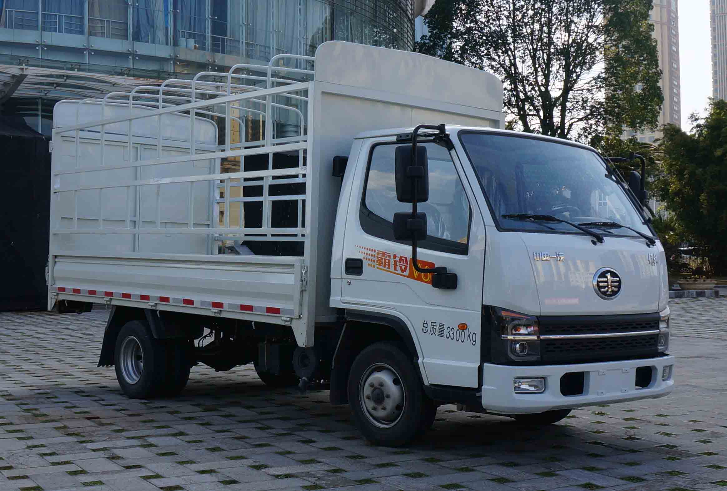 解放牌CA5030CCYQ3L1E6仓栅式运输车公告图片
