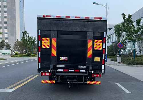 宇通牌YTZ5083XTYD0BEV純電動(dòng)密閉式桶裝垃圾車公告圖片