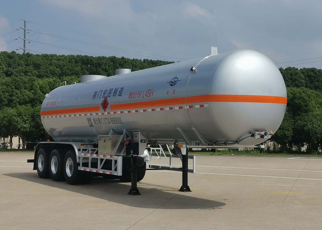 宏图牌11.9米30.6吨3轴易燃液体罐式运输半挂车(HT9405GRY1)