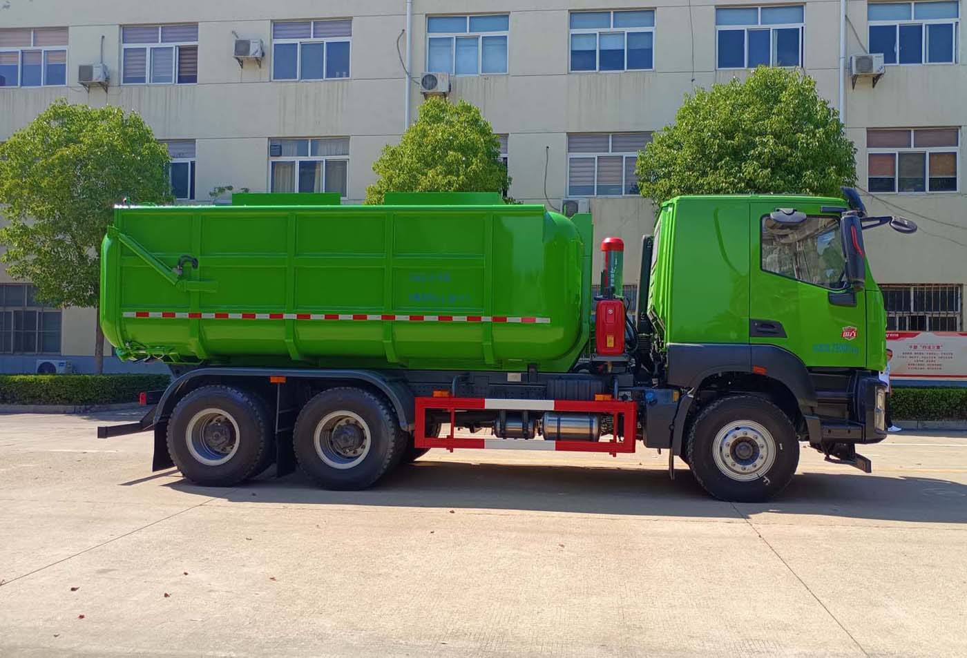 華威馳樂牌SGZ5250GWNCQ6污泥運(yùn)輸車公告圖片