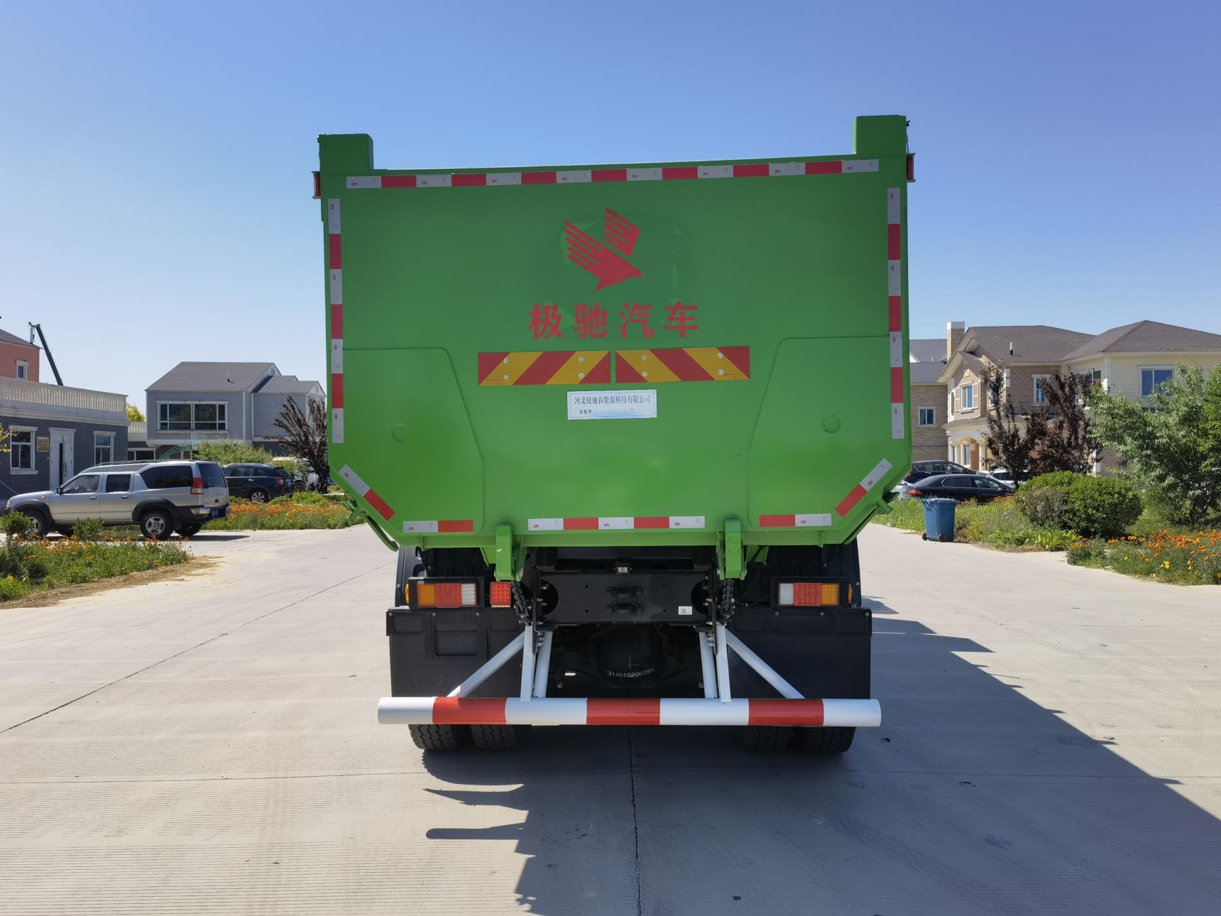 极驰牌JCP5310ZLJBEV纯电动自卸式垃圾车公告图片
