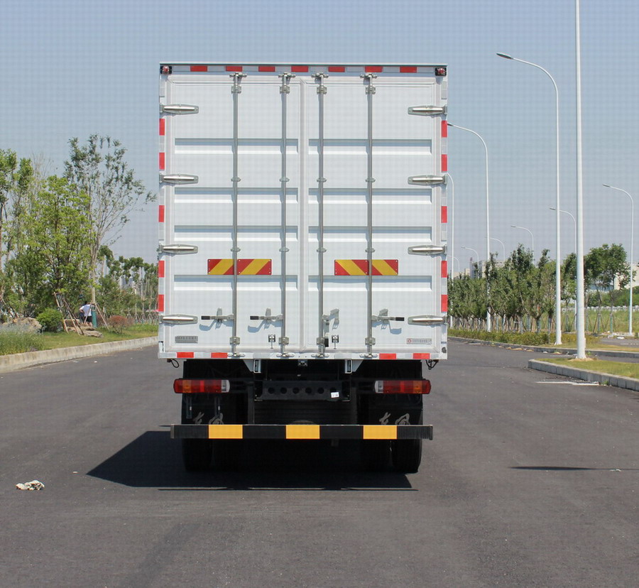 東風(fēng)牌EQ5183XXYL9TDFAC廂式運(yùn)輸車(chē)公告圖片