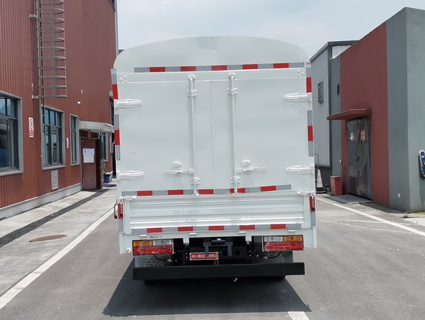 大運(yùn)牌CGC5042CCYBBEV428純電動(dòng)倉(cāng)柵式運(yùn)輸車公告圖片