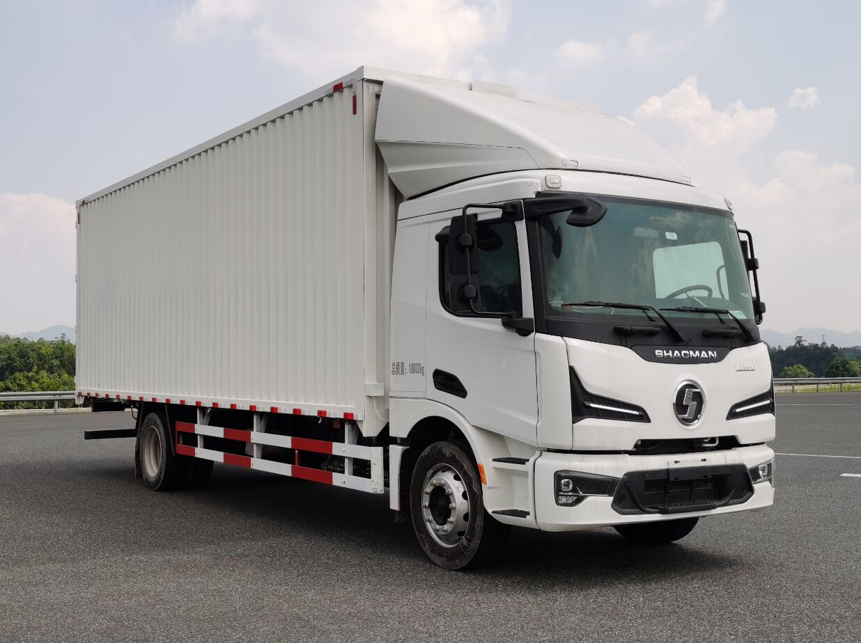 陜汽牌SX5189XYKVA1翼開(kāi)啟廂式車(chē)公告圖片