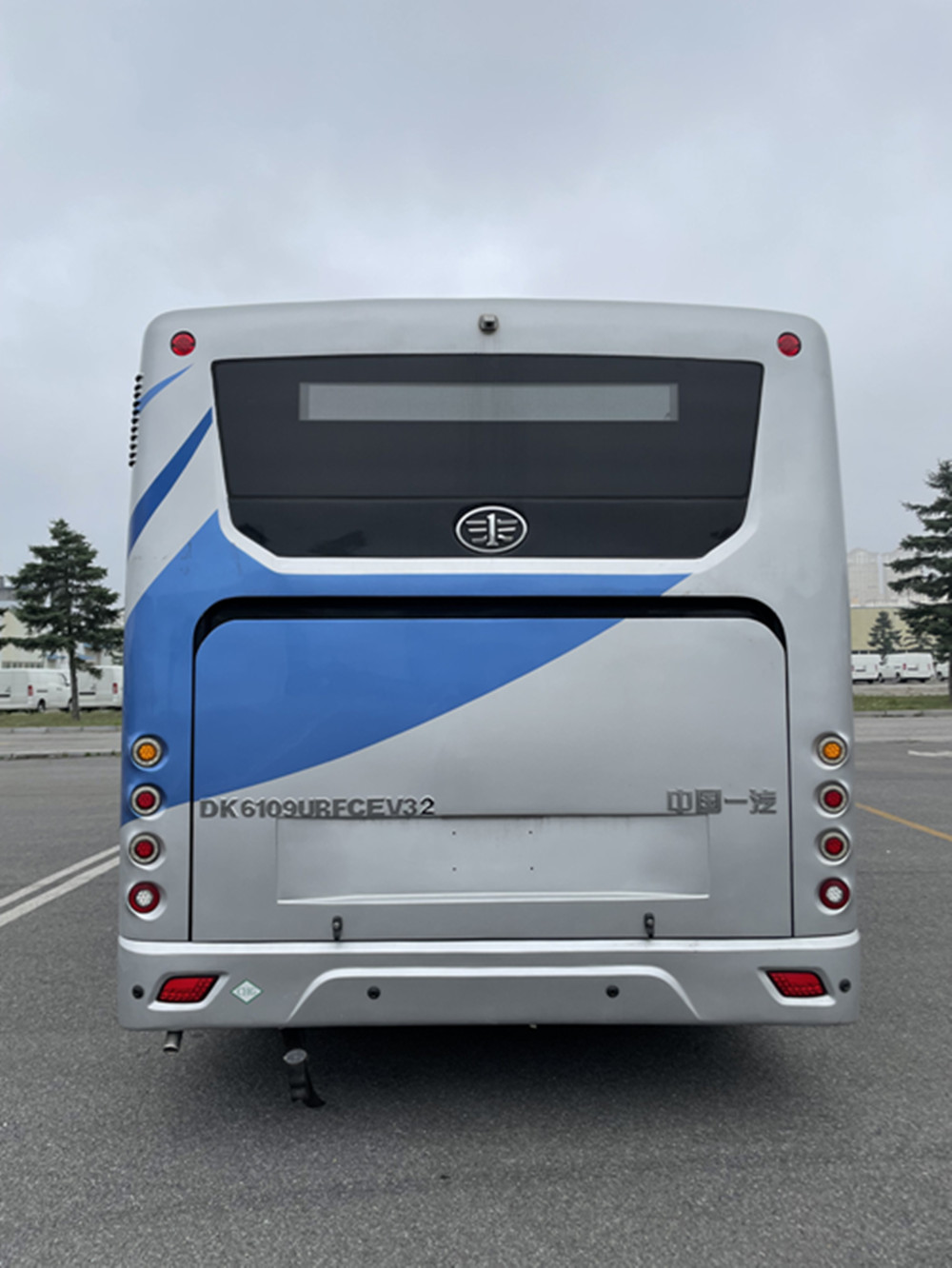 解放牌DK6109URFCEV32燃料电池低入口城市客车公告图片