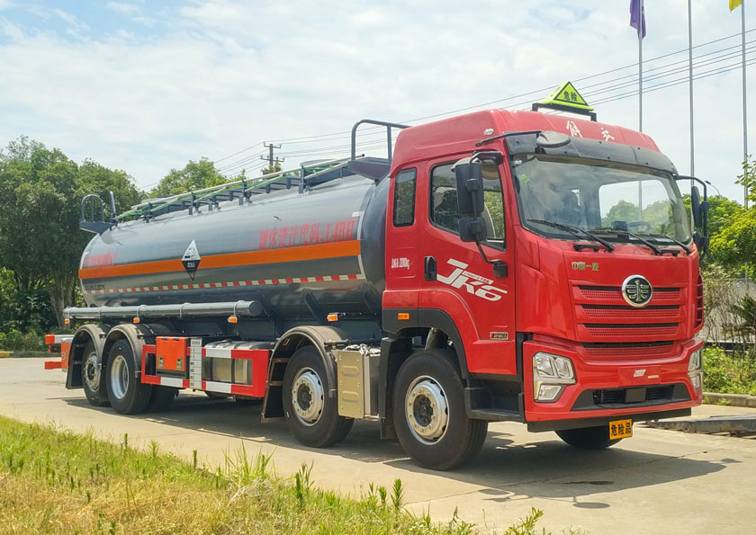 東駒牌LDW5329GFWC6腐蝕性物品罐式運(yùn)輸車公告圖片