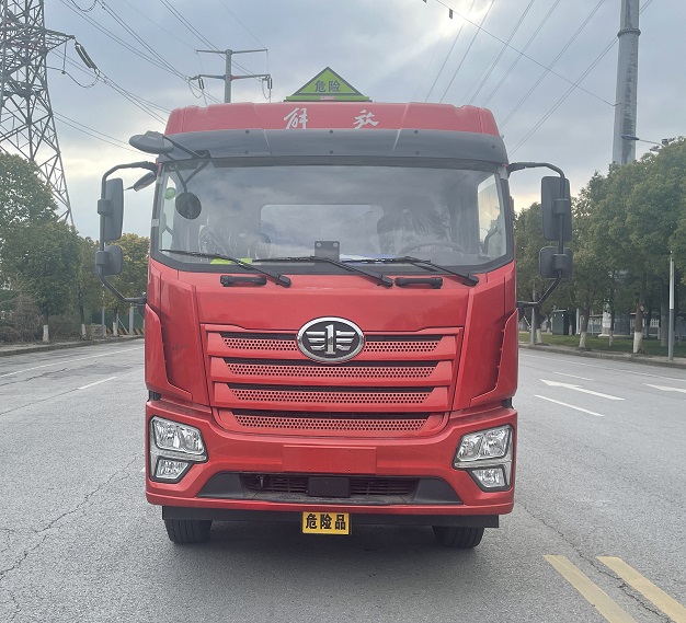 東駒牌LDW5329GFWC6腐蝕性物品罐式運(yùn)輸車公告圖片