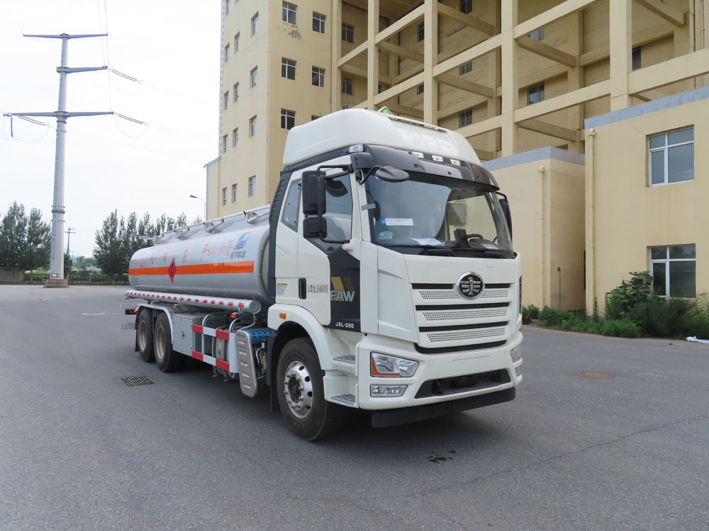 陸平機(jī)器牌LPC5265GYYC6運(yùn)油車公告圖片