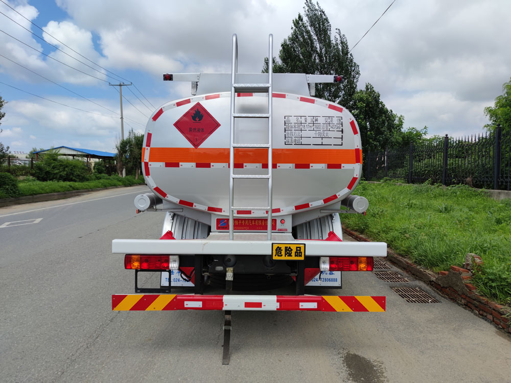 陸平機(jī)器牌LPC5265GYYC6運(yùn)油車公告圖片