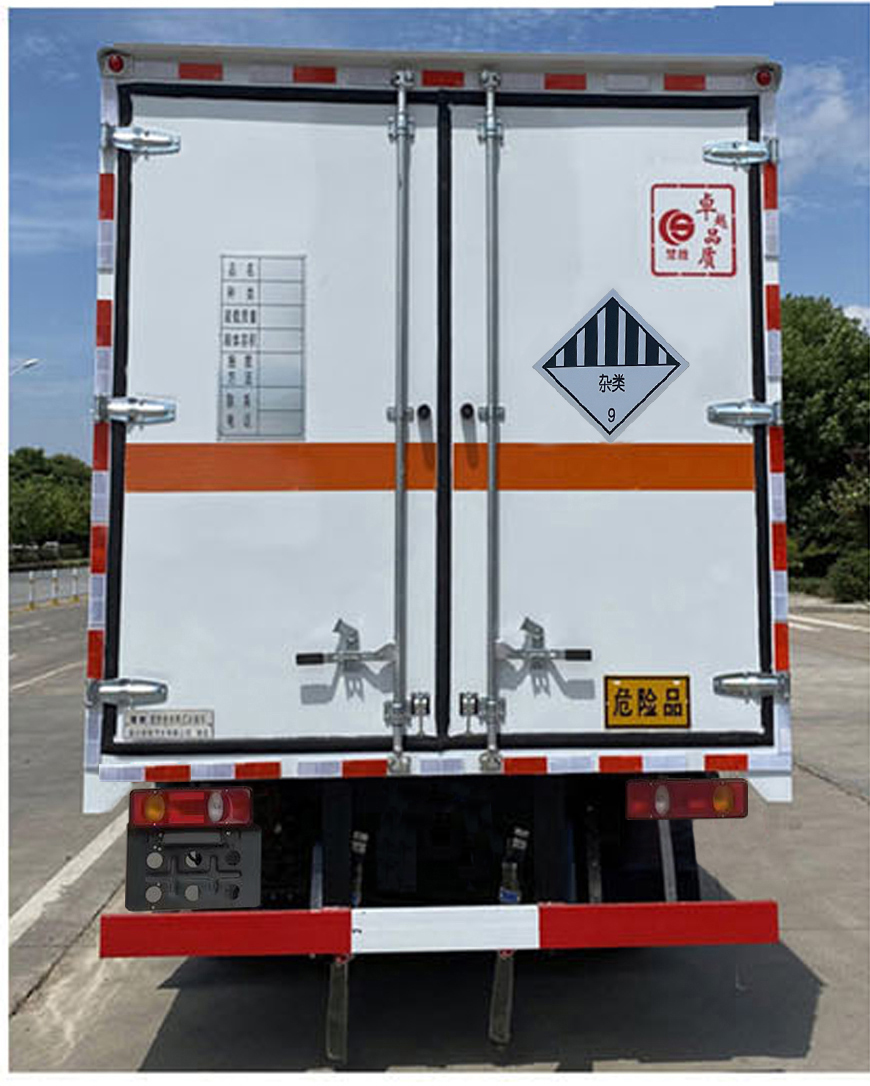 楚勝牌CSC5126XZWEH6雜項(xiàng)危險物品廂式運(yùn)輸車公告圖片