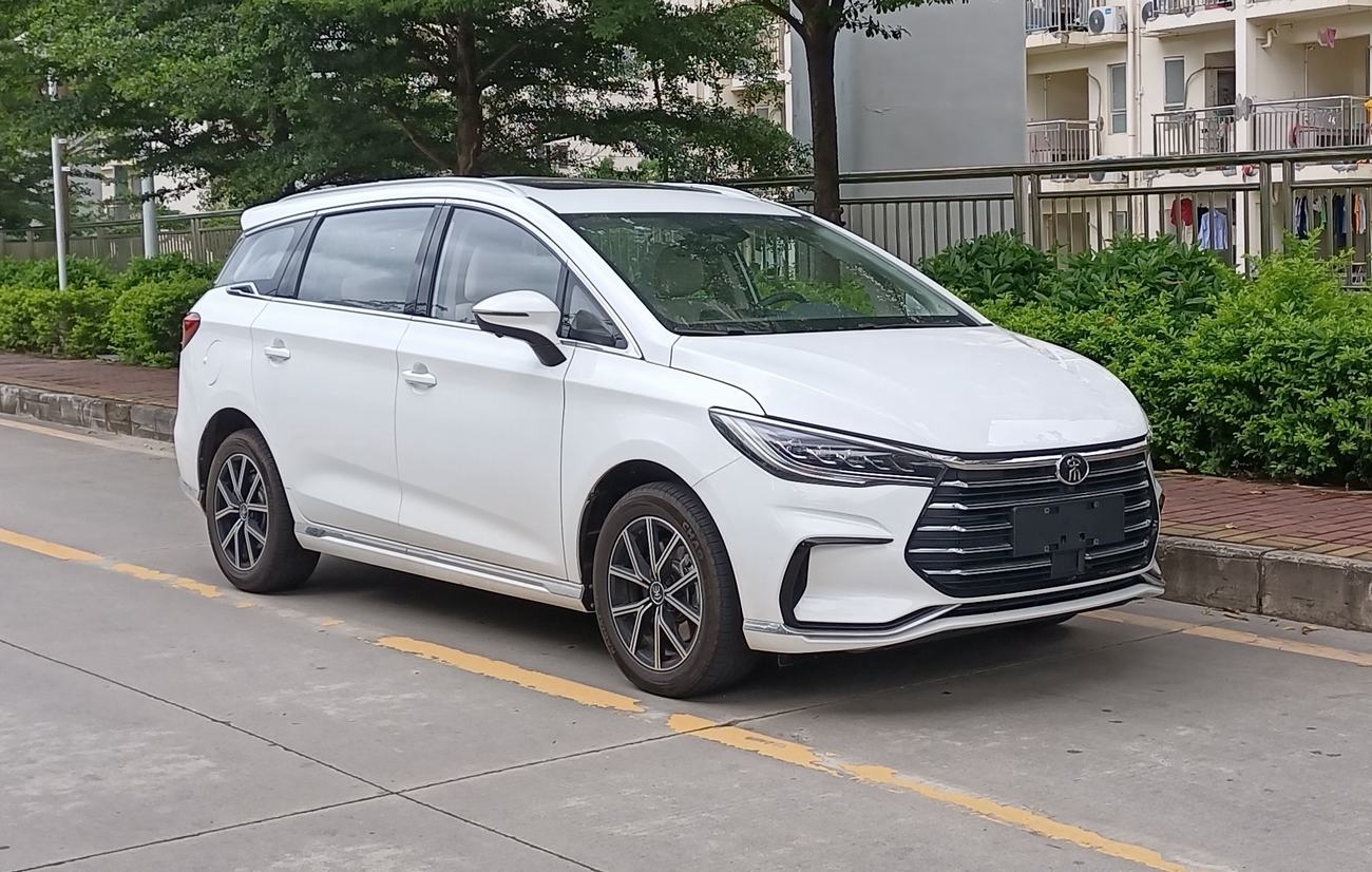 比亚迪牌BYD6470MT6HEV8插电式混合动力多用途乘用车公告图片