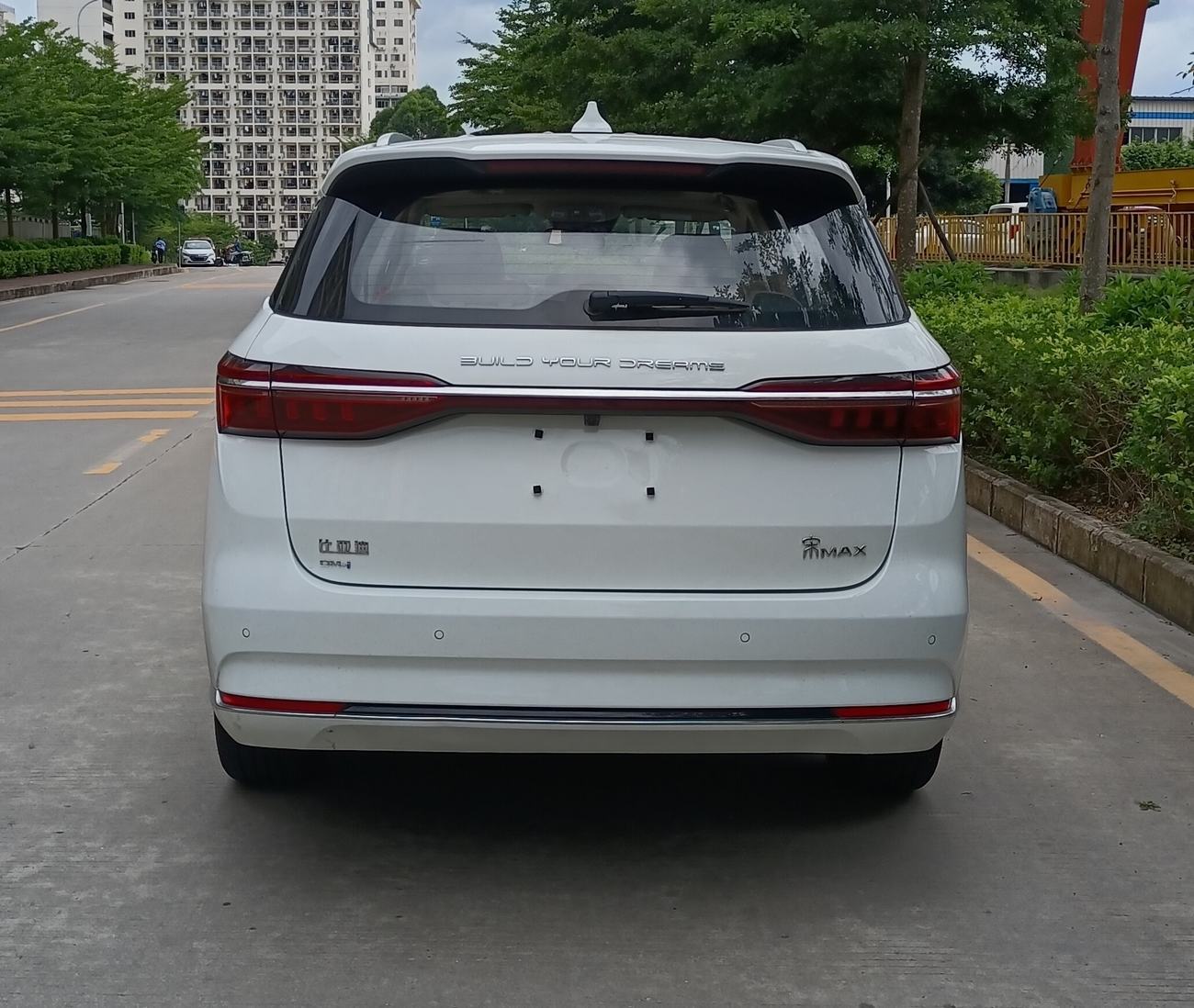 比亚迪牌BYD6470MT6HEV8插电式混合动力多用途乘用车公告图片