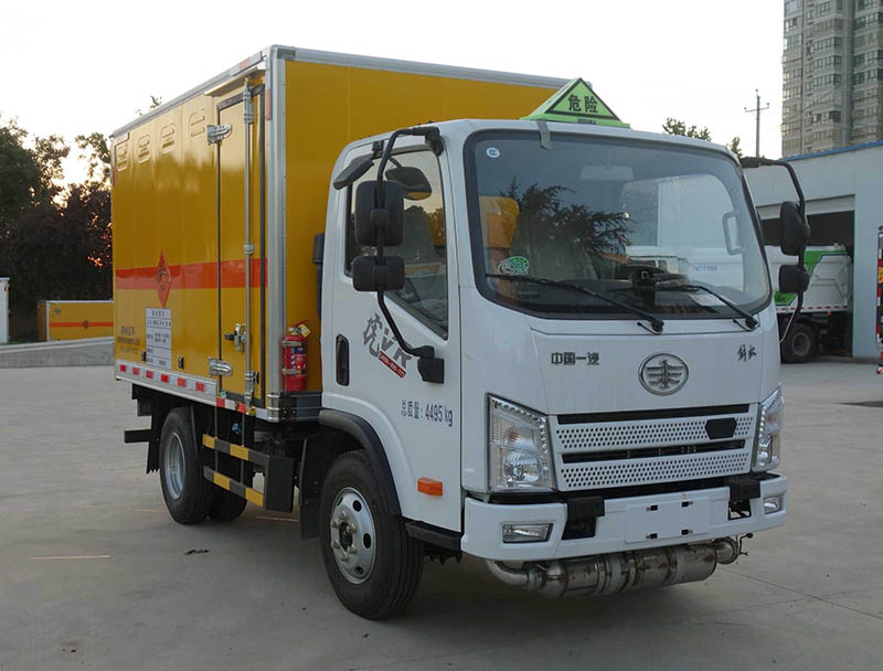 紅宇牌HYJ5040XQY-CA爆破器材運(yùn)輸車公告圖片