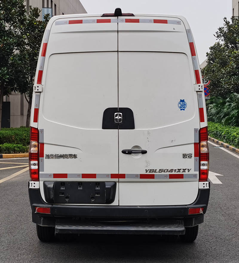 亞星牌YBL5041XXY廂式運輸車公告圖片