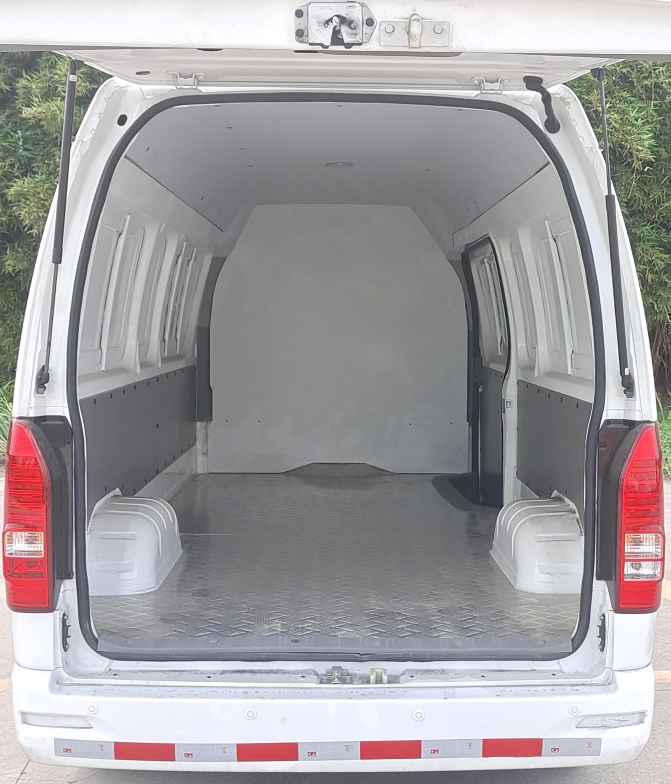 瑞馳牌CRC5030XXYFD-BEV純電動廂式運輸車公告圖片