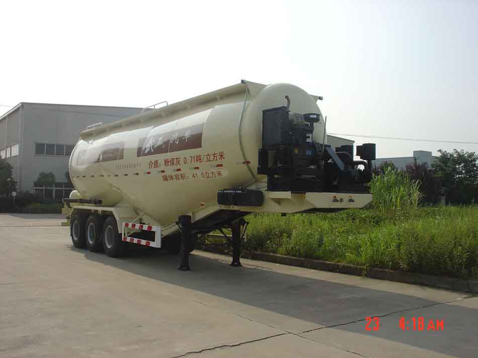 武工牌11.1米29.5吨3轴中密度粉粒物料运输半挂车(WGG9400GFL)