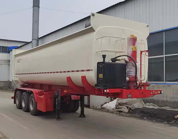新科牌9.9米31.4吨3轴中密度粉粒物料运输半挂车(LXK9407GFL)