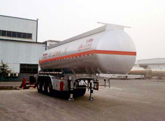 万事达牌10.8米31.9吨3轴氧化性物品罐式运输半挂车(SDW9401GYW)