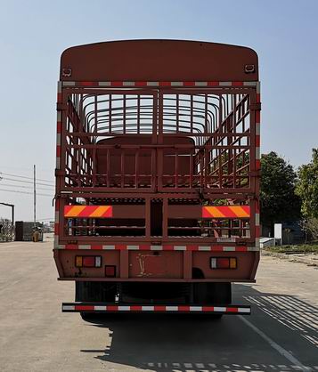 乘龍牌LZ5180CCQM3AC1畜禽運(yùn)輸車公告圖片