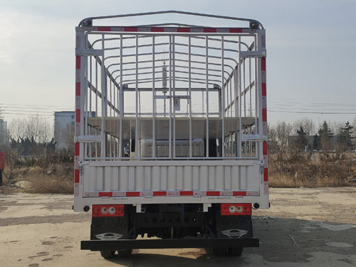 福田牌BJ5044CCY9JDA-06倉(cāng)柵式運(yùn)輸車(chē)公告圖片