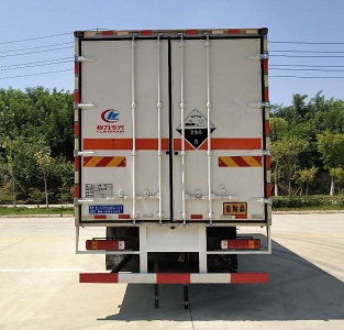 程力威牌CLW5181XFWB6腐蚀性物品厢式运输车公告图片