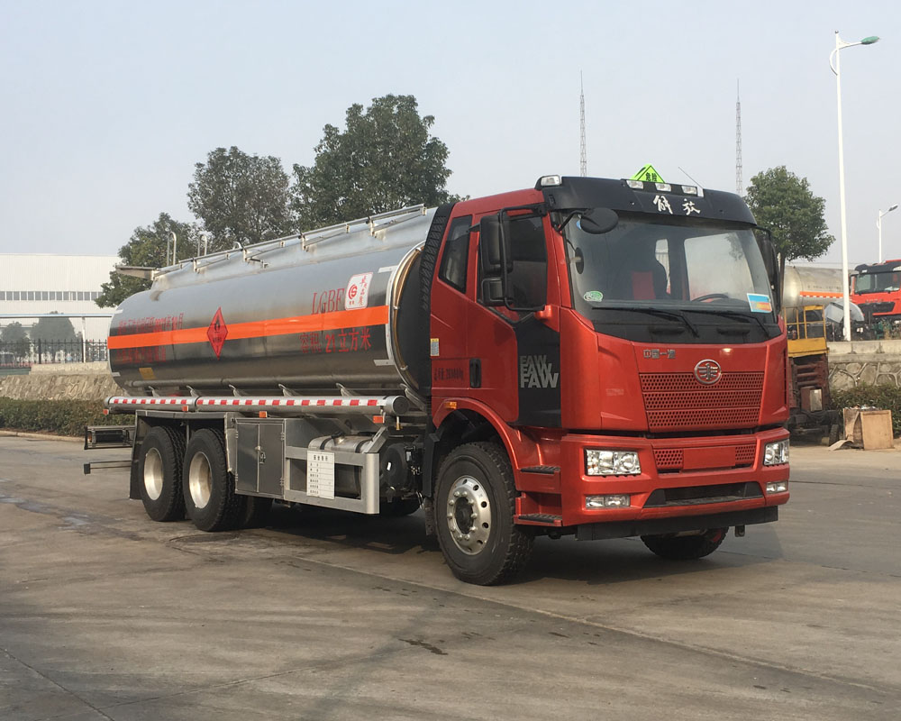 楚勝牌CSC5260GYYLC6A鋁合金運(yùn)油車(chē)公告圖片