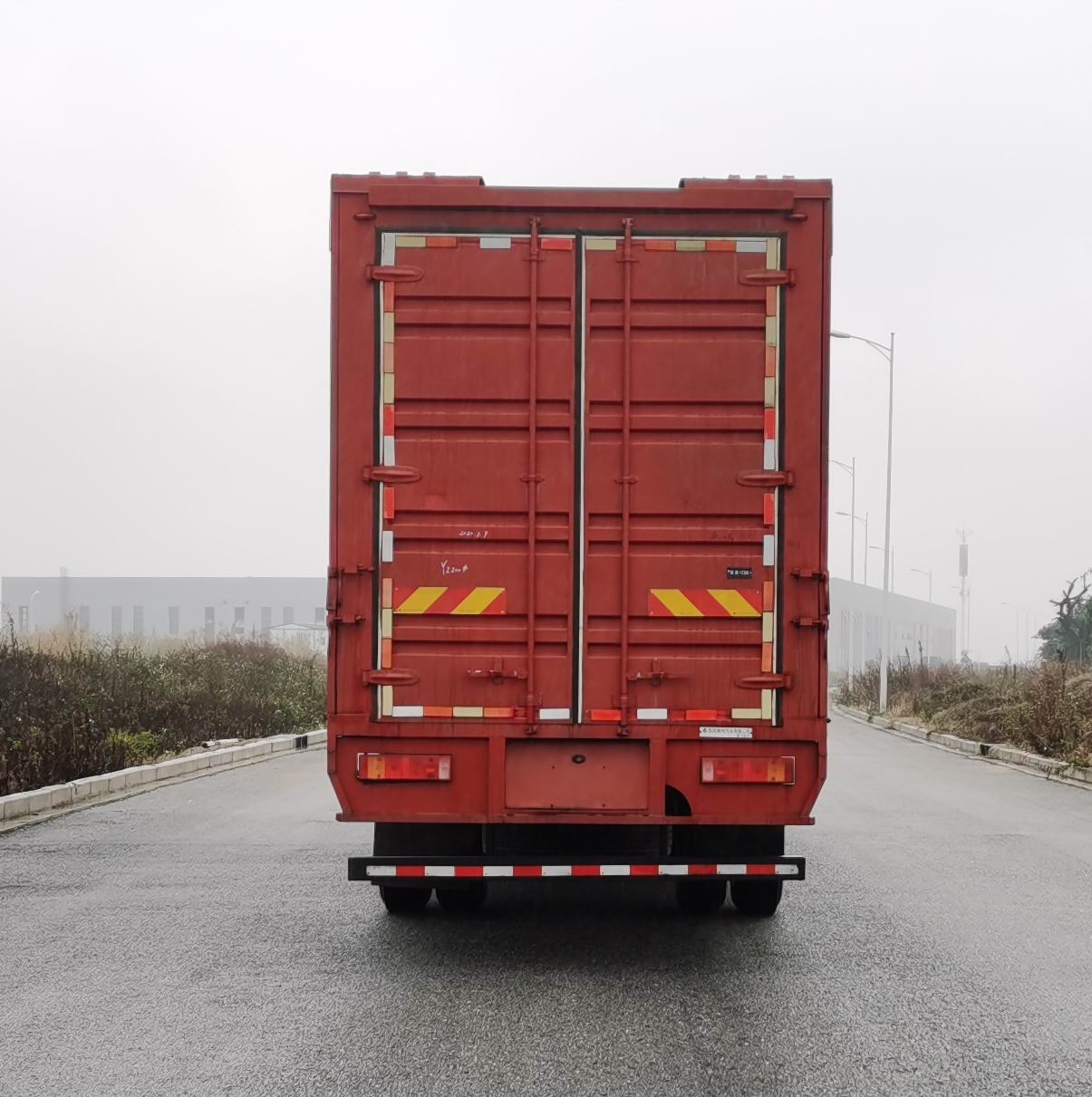 乘龍牌LZ5251XYKH5CC1翼開(kāi)啟廂式車(chē)公告圖片