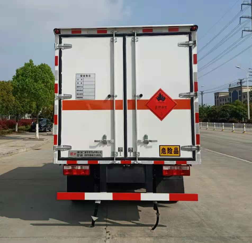 楚飛牌CLQ5041XRY6E易燃液體廂式運輸車公告圖片