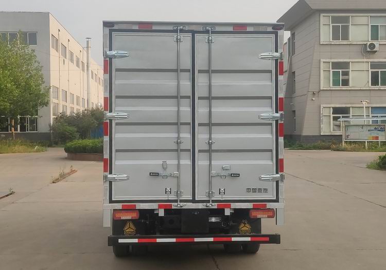 豪沃牌ZZ5047XXYC3211F545廂式運(yùn)輸車公告圖片