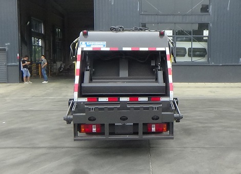 程力威牌CLW5040ZYS6KL壓縮式垃圾車公告圖片