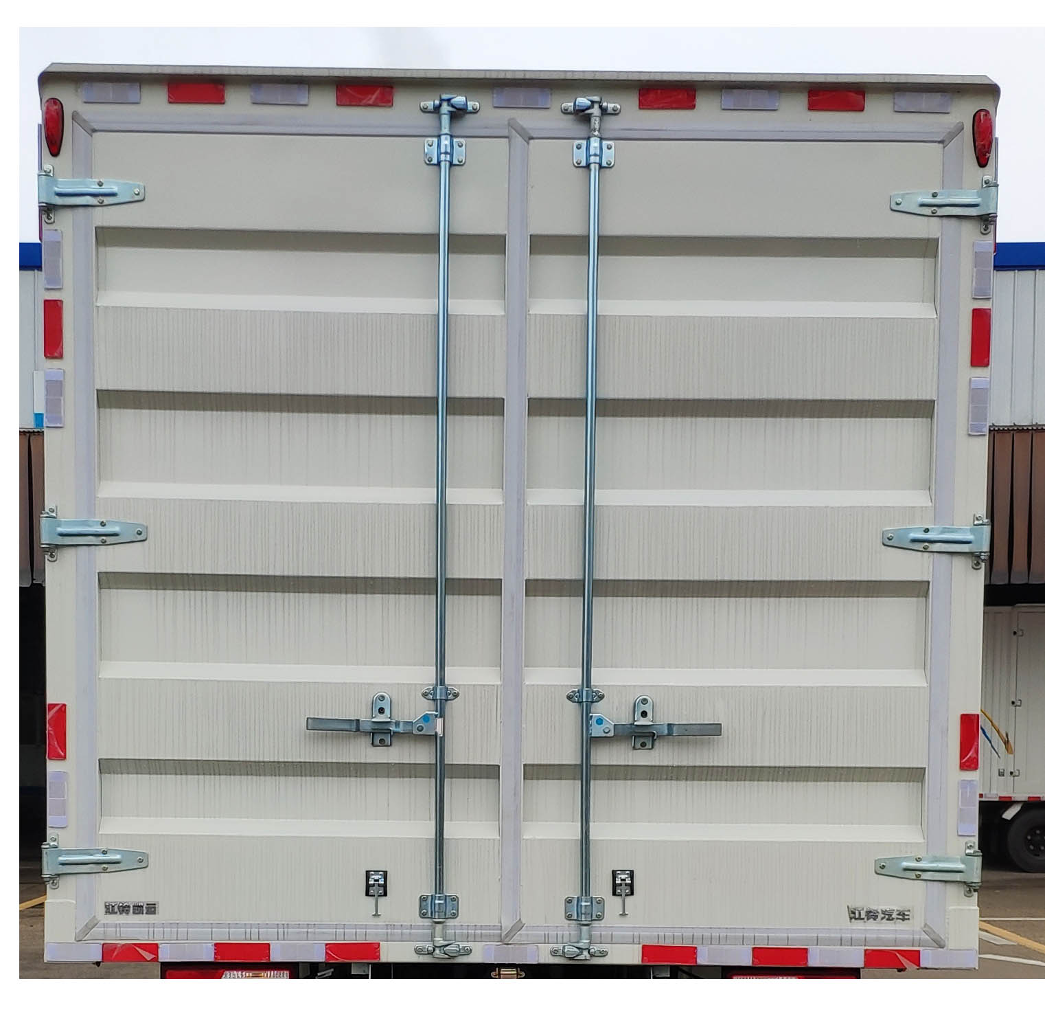 江鈴牌JX5099XXYTKH26廂式運(yùn)輸車公告圖片