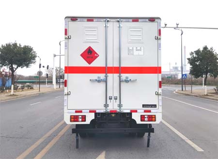 江鈴牌JX5044XRYXG26易燃液體廂式運(yùn)輸車公告圖片