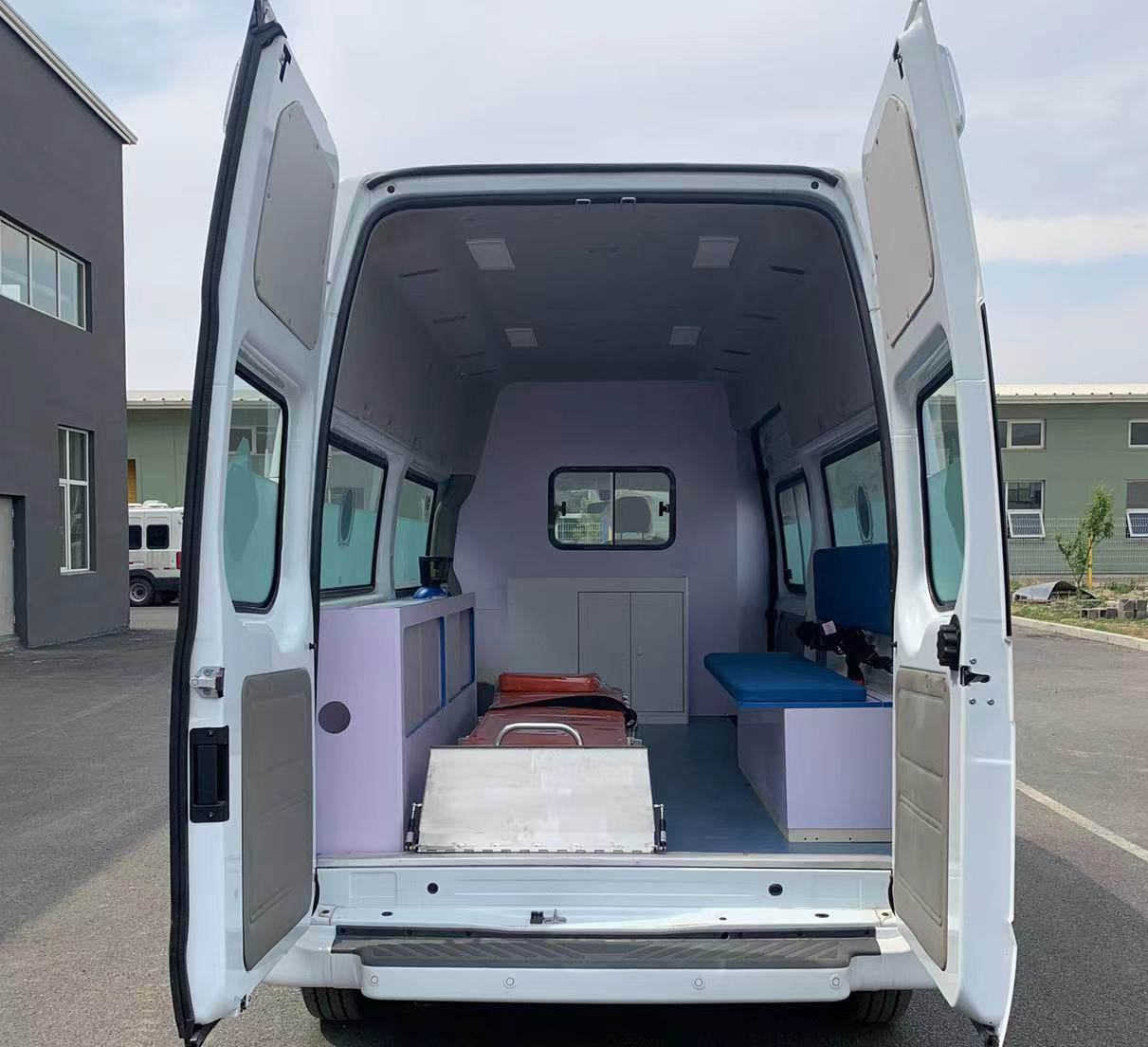 奧拓福牌APW5040XJH57救護(hù)車(chē)公告圖片