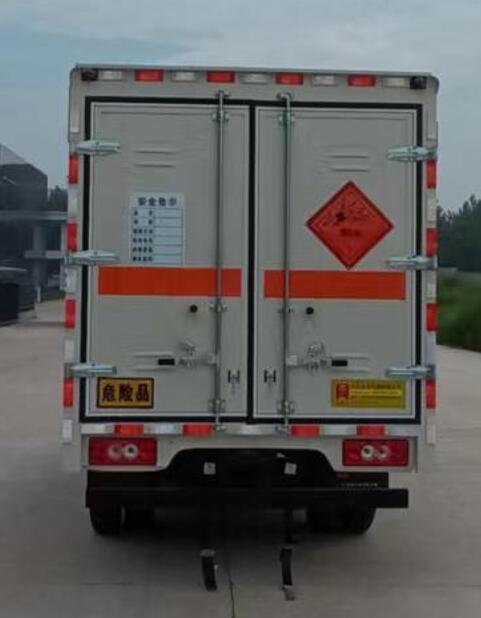 鴻星達(dá)牌SJR5043XQY-6爆破器材運(yùn)輸車公告圖片