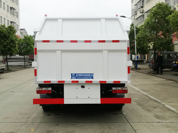 东风股份多利卡D7 CLW5120ZZZ6自装卸式垃圾车公告图片