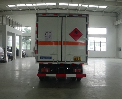 程力威牌CLW5040XRQZ6易燃?xì)怏w廂式運(yùn)輸車公告圖片