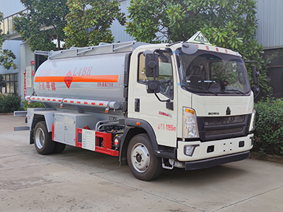 新东日牌YZR5127GRYZ6易燃液体罐式运输车图片