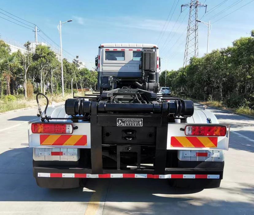 啟敬牌QHV5318ZXXND6車廂可卸式垃圾車公告圖片