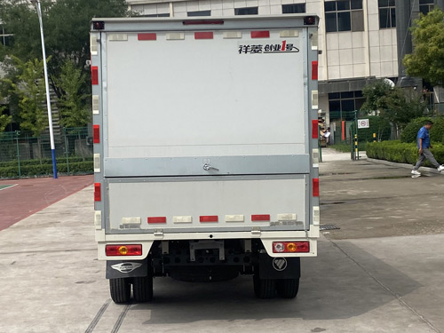 福田牌BJ5030XYK4AV8-35翼開啟廂式車公告圖片