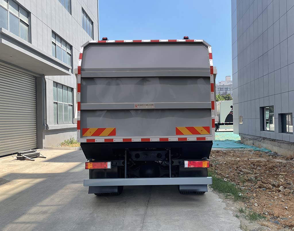 中汽牌ZQZ5183ZXLD6廂式垃圾車公告圖片