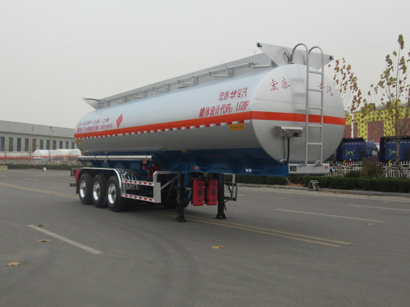 正康宏泰牌11米32吨3轴易燃液体罐式运输半挂车(HHT9400GRYE)