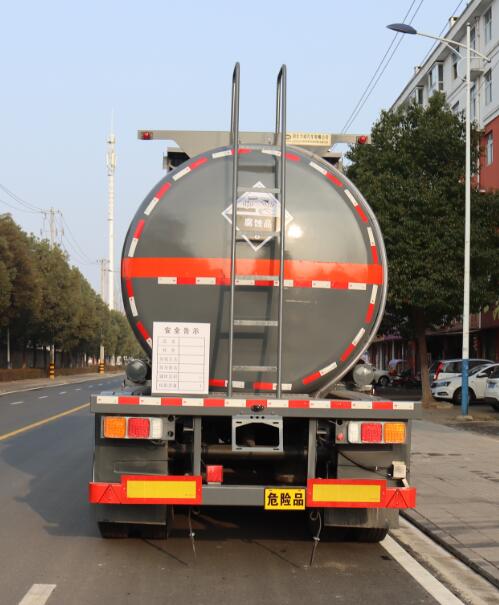 中汽力威牌HLW9402GFWB腐蚀性物品罐式运输半挂车公告图片