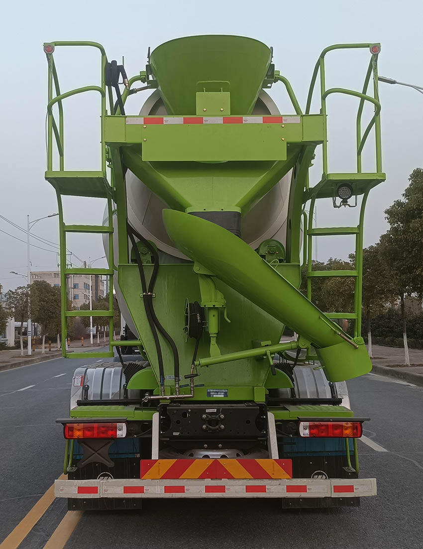 歐曼牌BJ5329GJBY6GRL-01混凝土攪拌運(yùn)輸車公告圖片