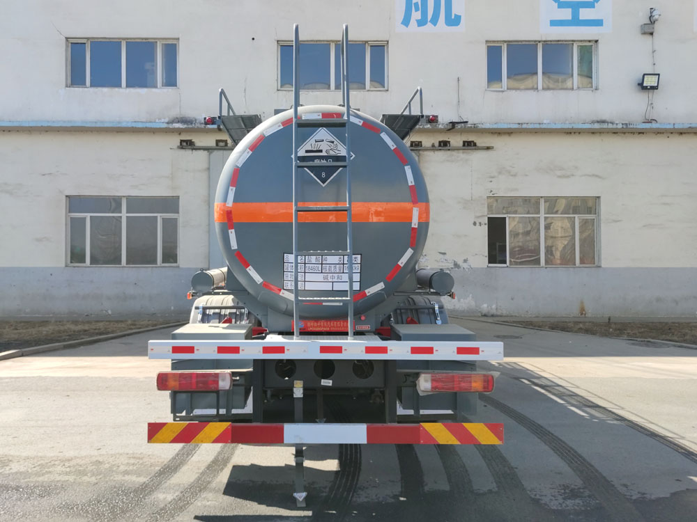 陆平机器牌LPC5320GFWC6腐蚀性物品罐式运输车公告图片