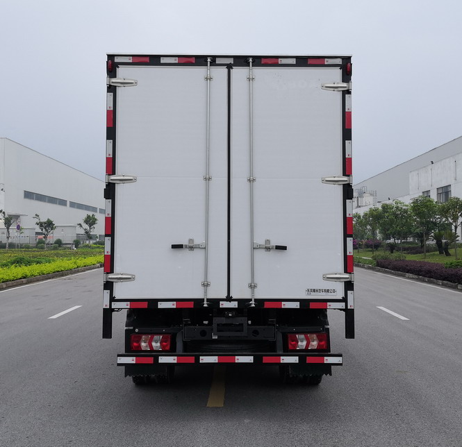 乘龙牌LZ5040XXYL2AZBEV142纯电动厢式运输车公告图片