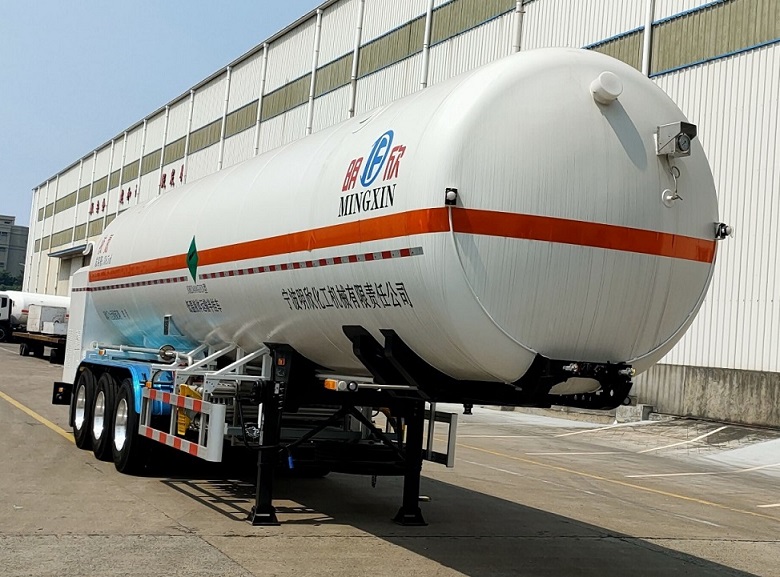 明欣牌13.2米27.5吨3轴低温液体运输半挂车(NMX9404GDYN)