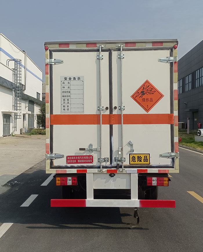 順風(fēng)智造牌SFZ5045XQYJX6爆破器材運(yùn)輸車公告圖片